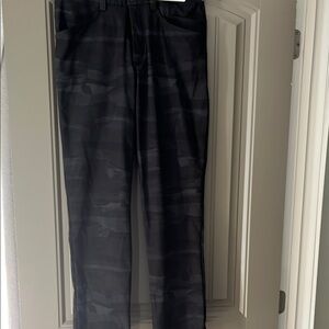 Lululemon Men's Black Camouflage Pants